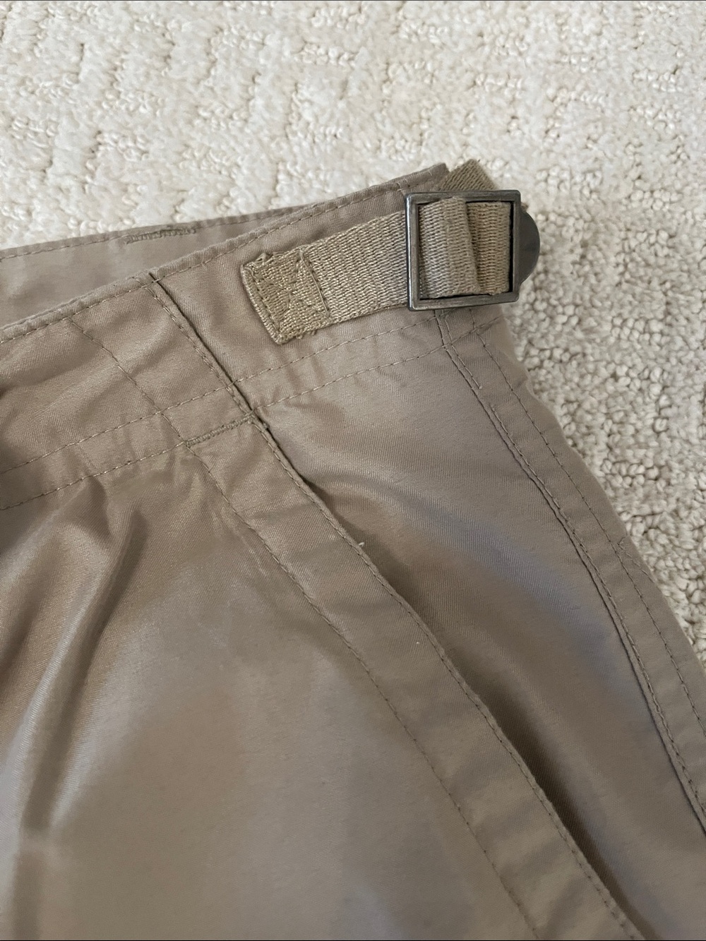Nevada Men’s Cargo Shorts Sz 34/33 Tan Khaki Pockets Adjustable Baggy Y2K Camp - Picture 3 of 7